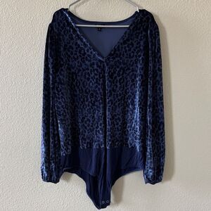 TORRID Blue Leopard Print Stretch Velvet Bodysuit size 3